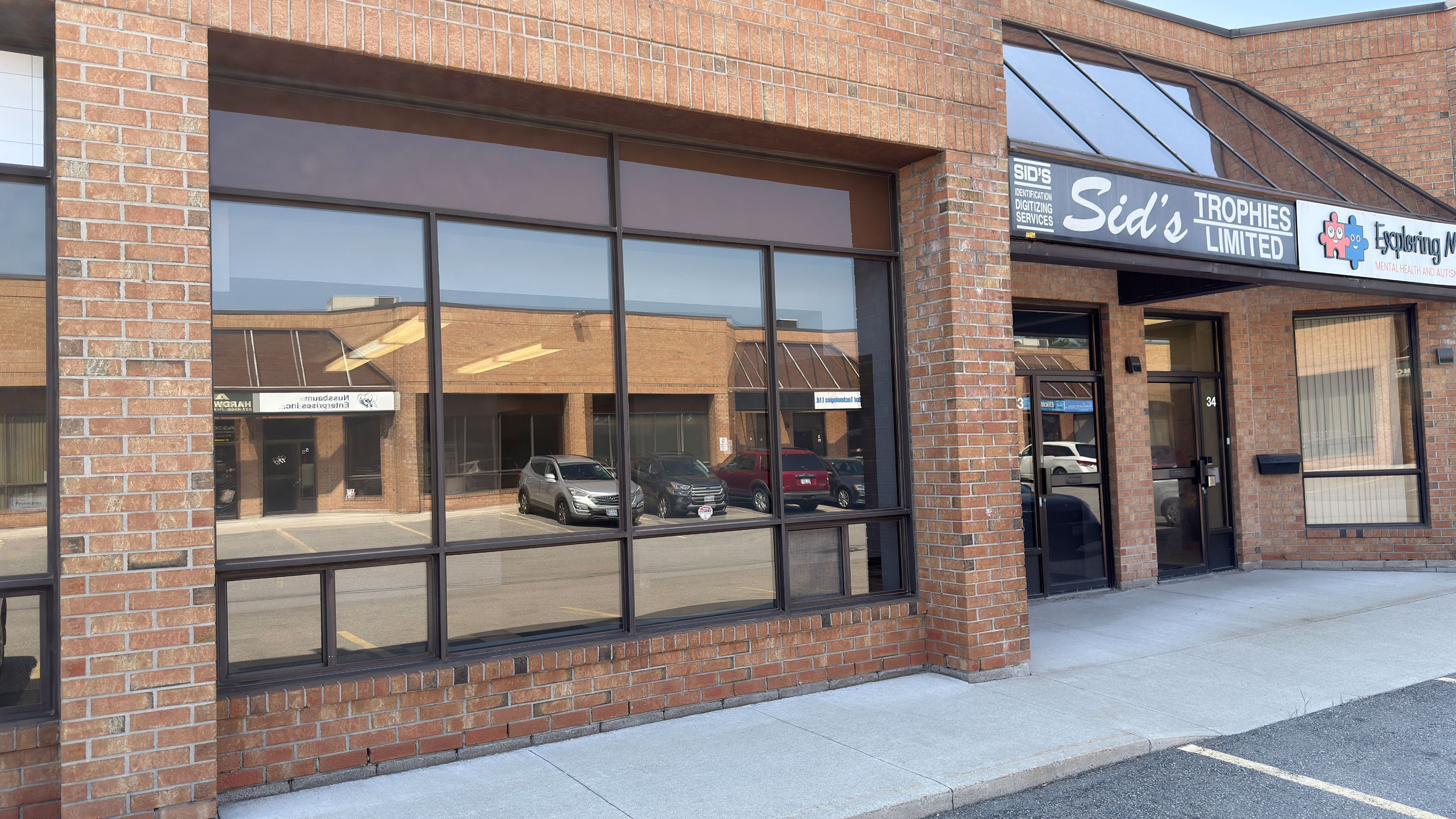 775 Pacific Road 33, Oakville, On L6l 6m4