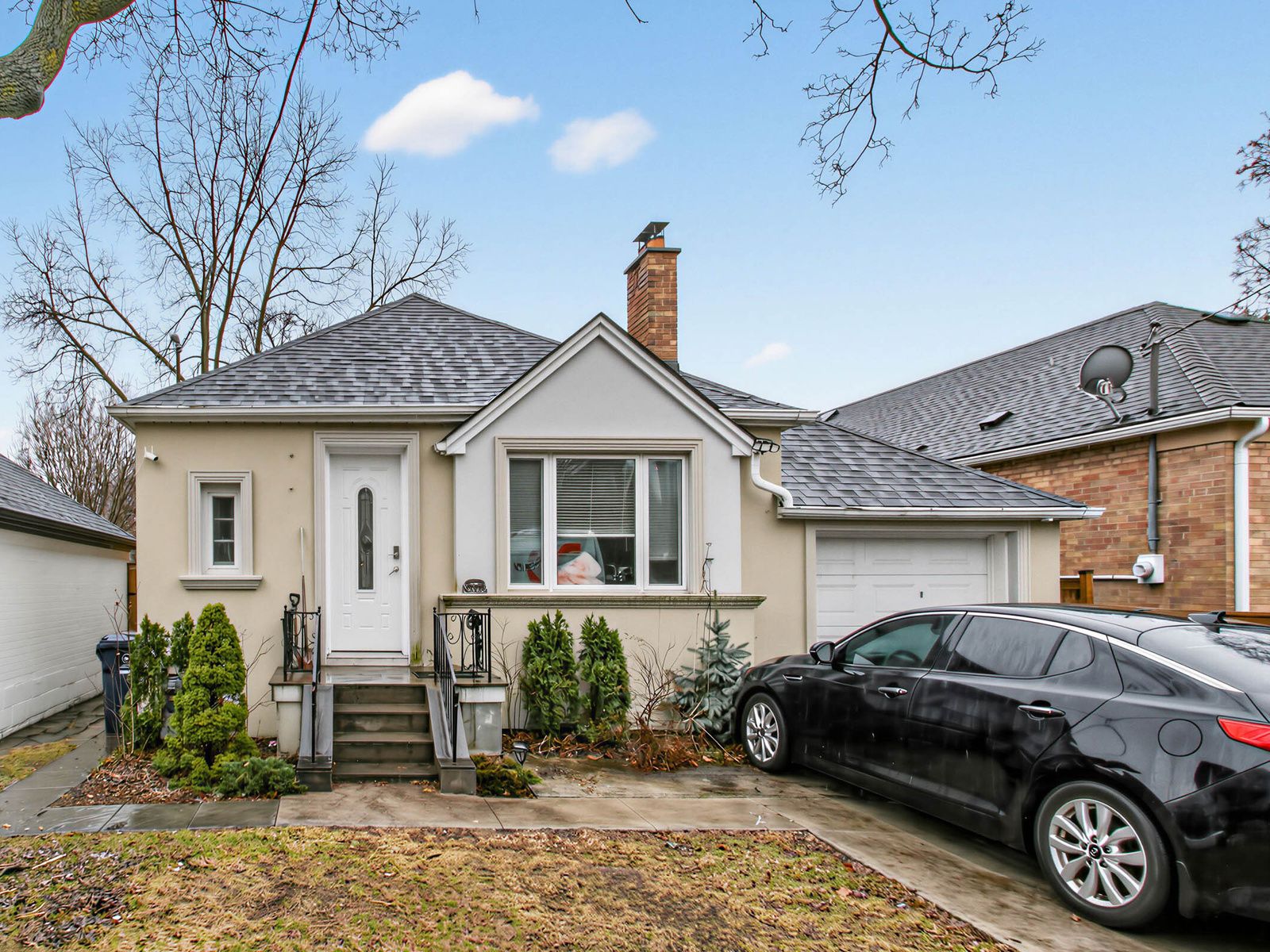 133 Meadowvale Drive Lower, Toronto, On M8z 3k2