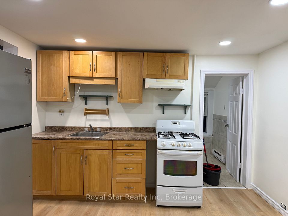 13 Young Street, Halton Hills, On L7j 2g5