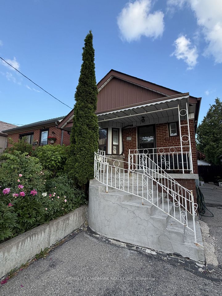 131 Cameron Avenue, Toronto, On M6m 1r6