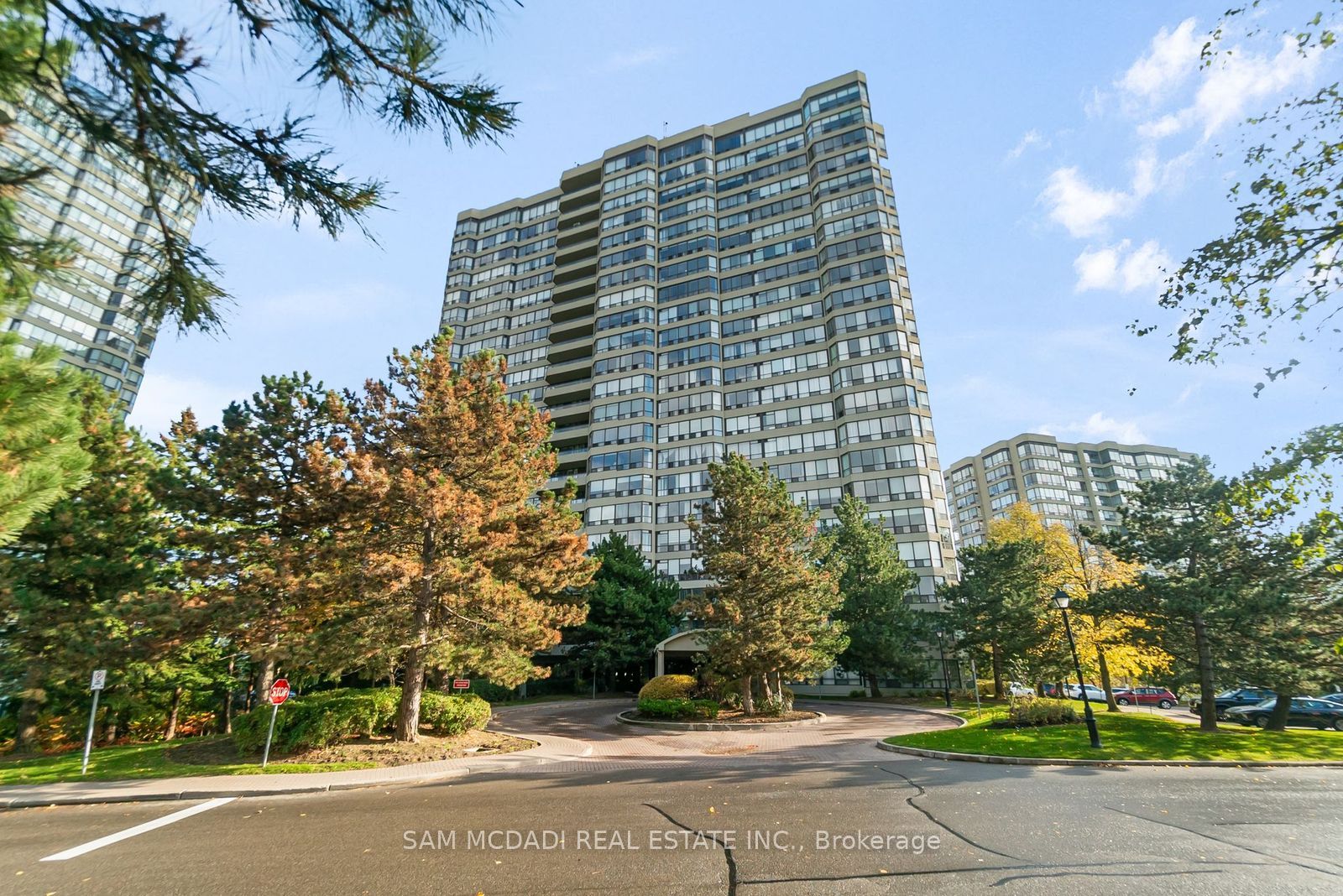 24 Hanover Road 2205, Brampton, On L6s 5k8