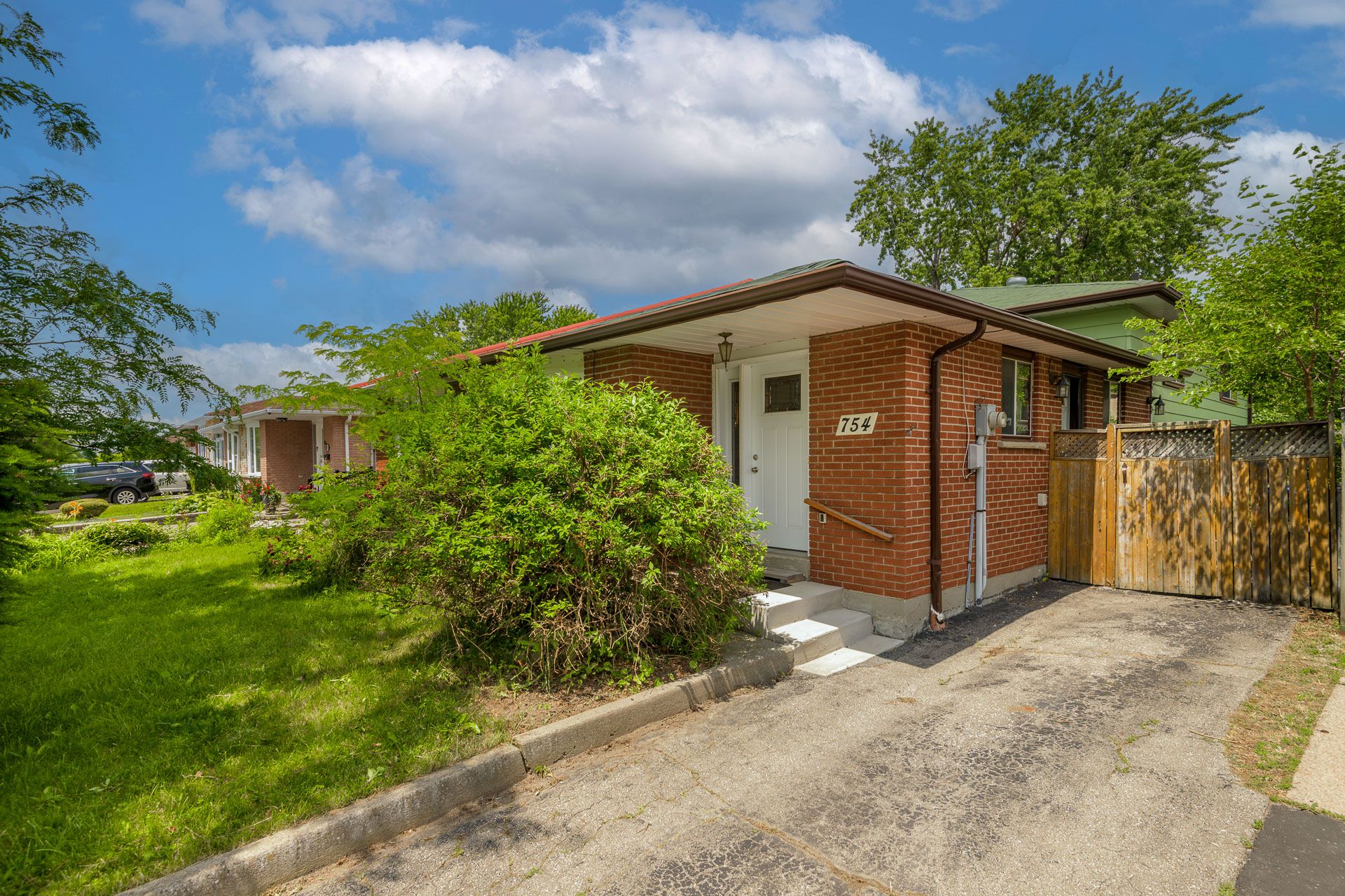754 Eaglemount Crescent, Mississauga, On L5c 1n9
