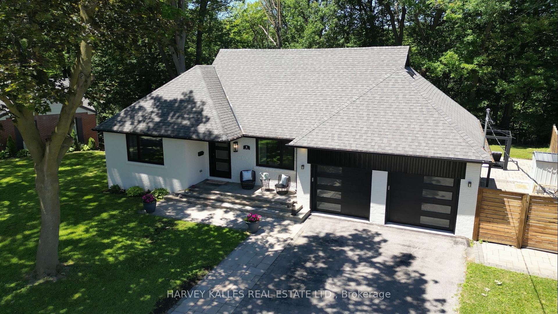 8 Circle Ridge, Toronto, On M6l 2h6