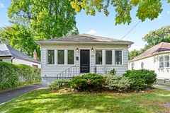 135 Deane Avenue, Oakville, On L6k 1n2