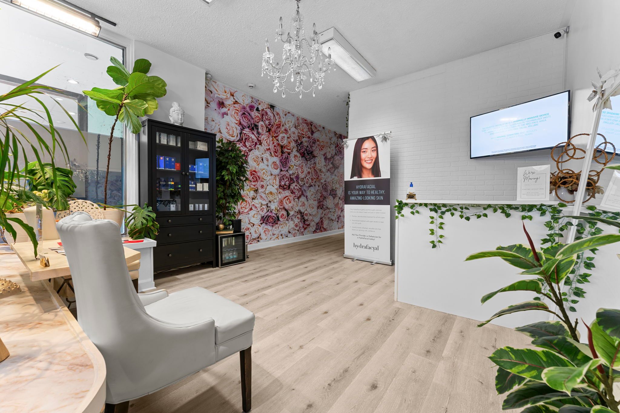 213 Lakeshore Road E Main, Mississauga, On L5g 1g5