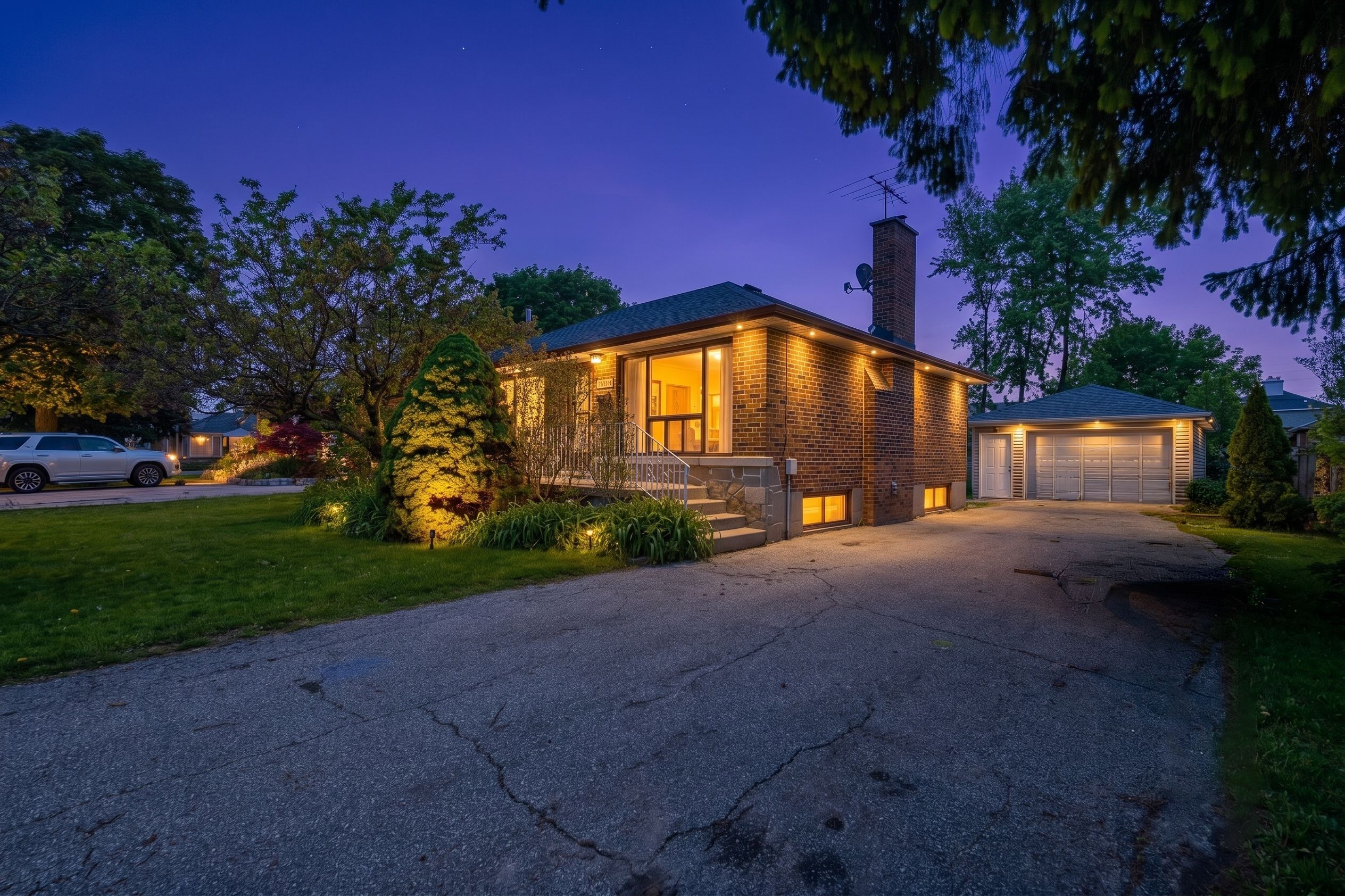 1747 Coram Crescent, Mississauga, On L4x 1l2