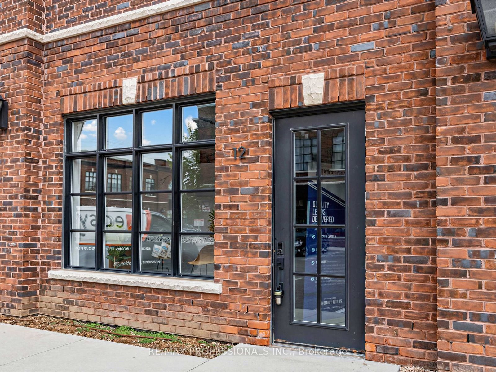 70 Jutland Road 12, Toronto, On M8z 2g6