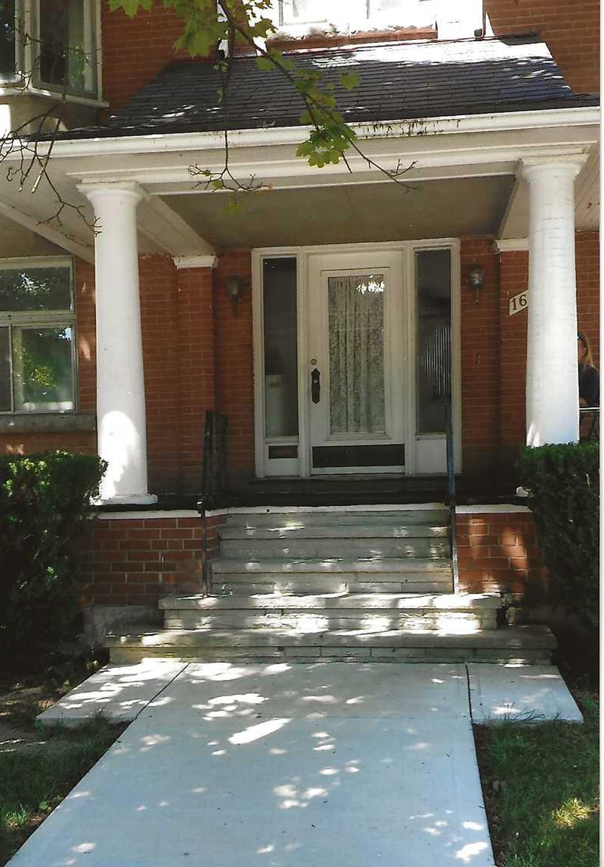 16 Wellington Street E, Brampton, On L6w 1y2