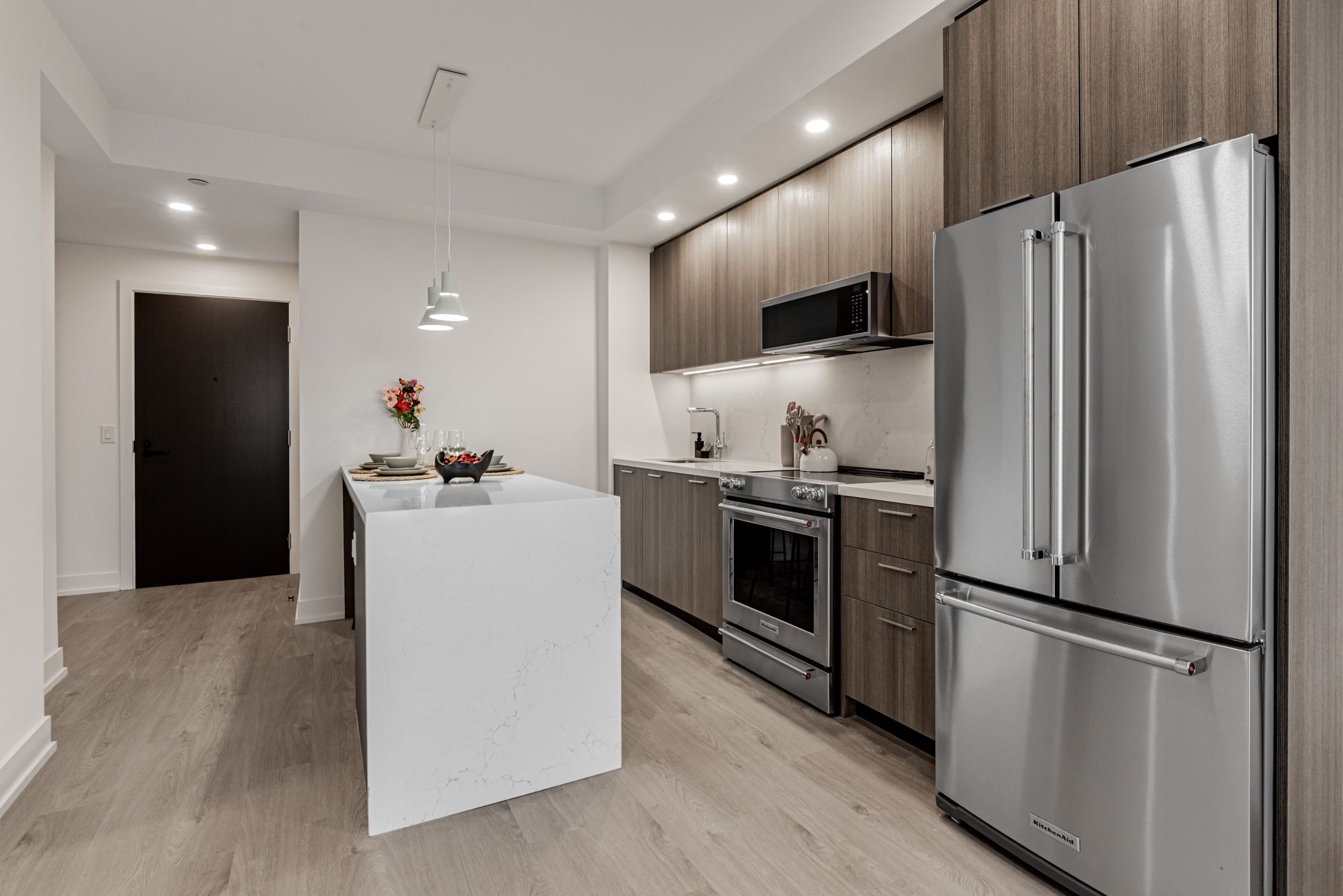 29 York Garden Way 1404, Toronto, On M6a 2v1