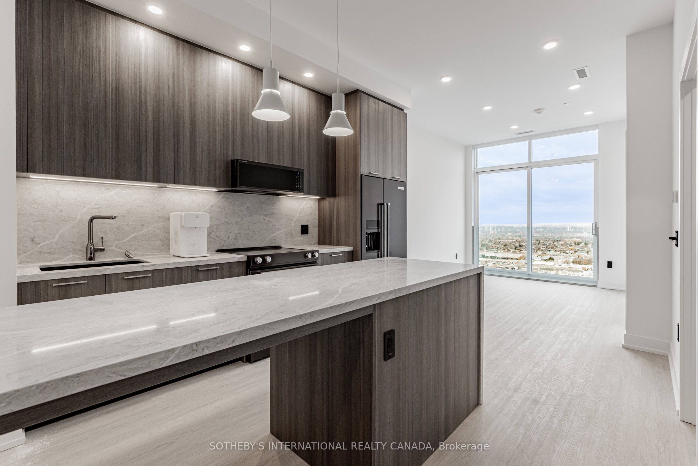 31 York Garden Way 505, Toronto, On M6a 2v1