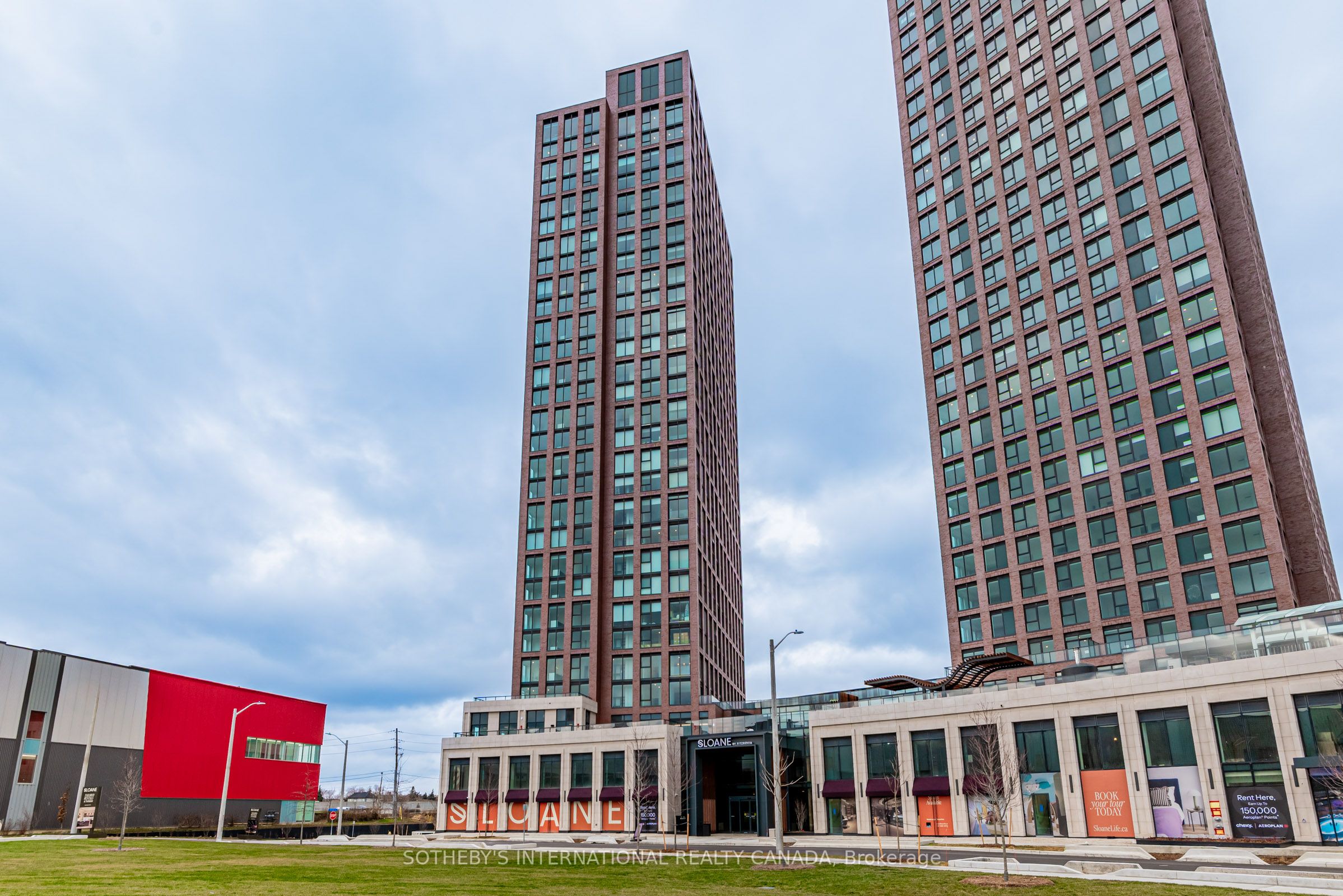 31 York Garden Way 808, Toronto, On M6a 2v1
