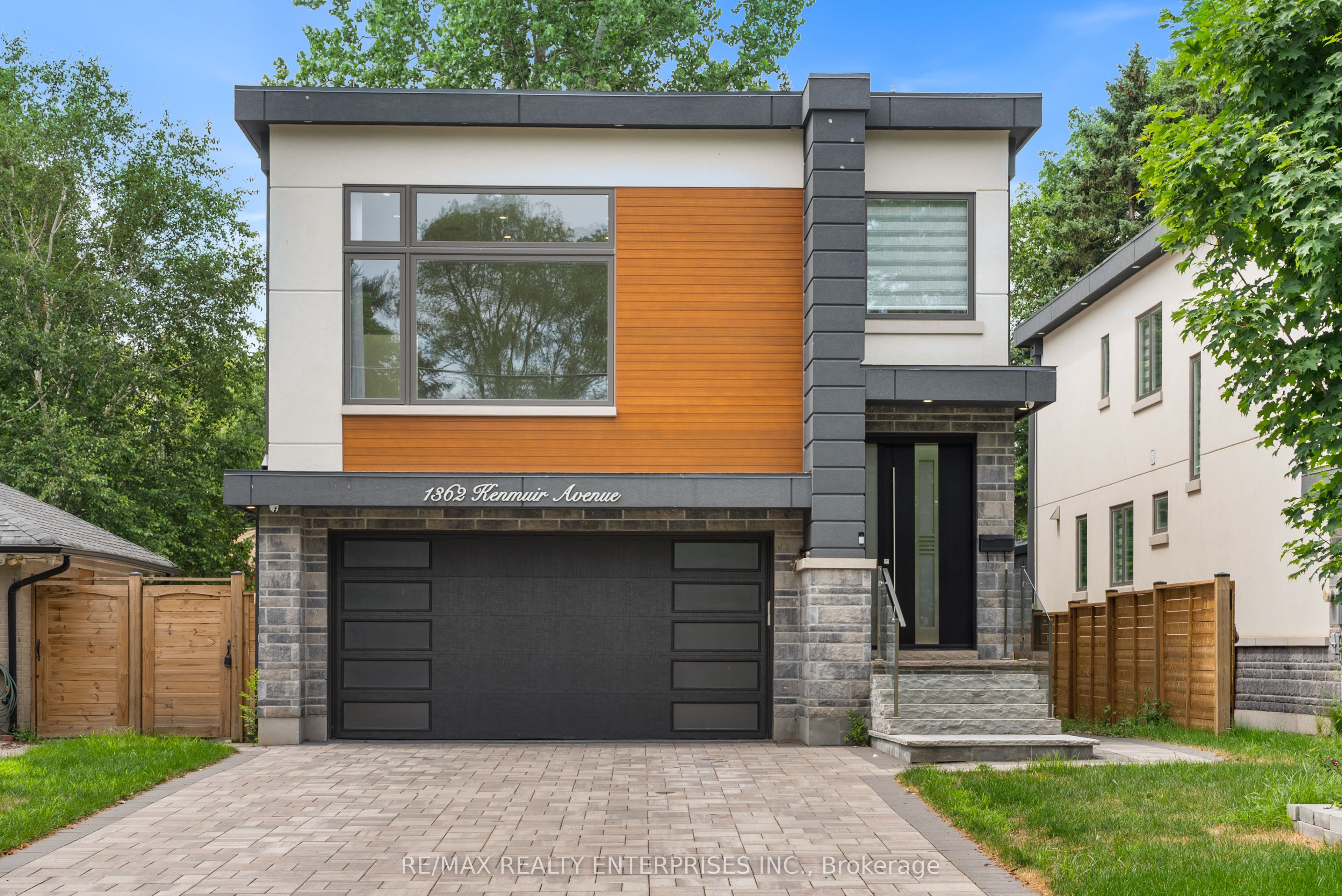 1362 Kenmuir Avenue, Mississauga, On L5g 4b4