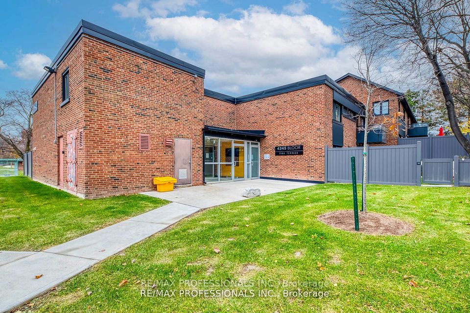 4345 Bloor Street W 51, Toronto, On M9c 2a4