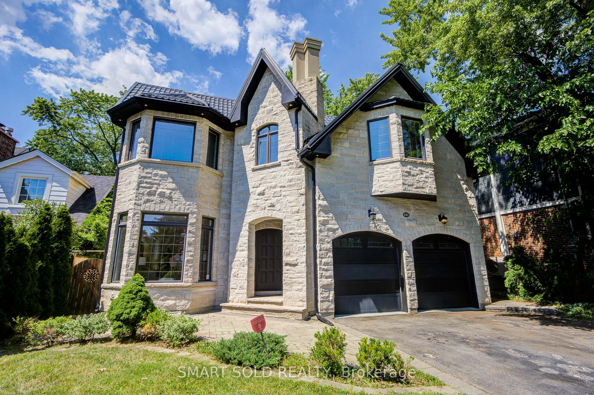 201 Burnhamthorpe Road, Toronto, On M9b 1z2