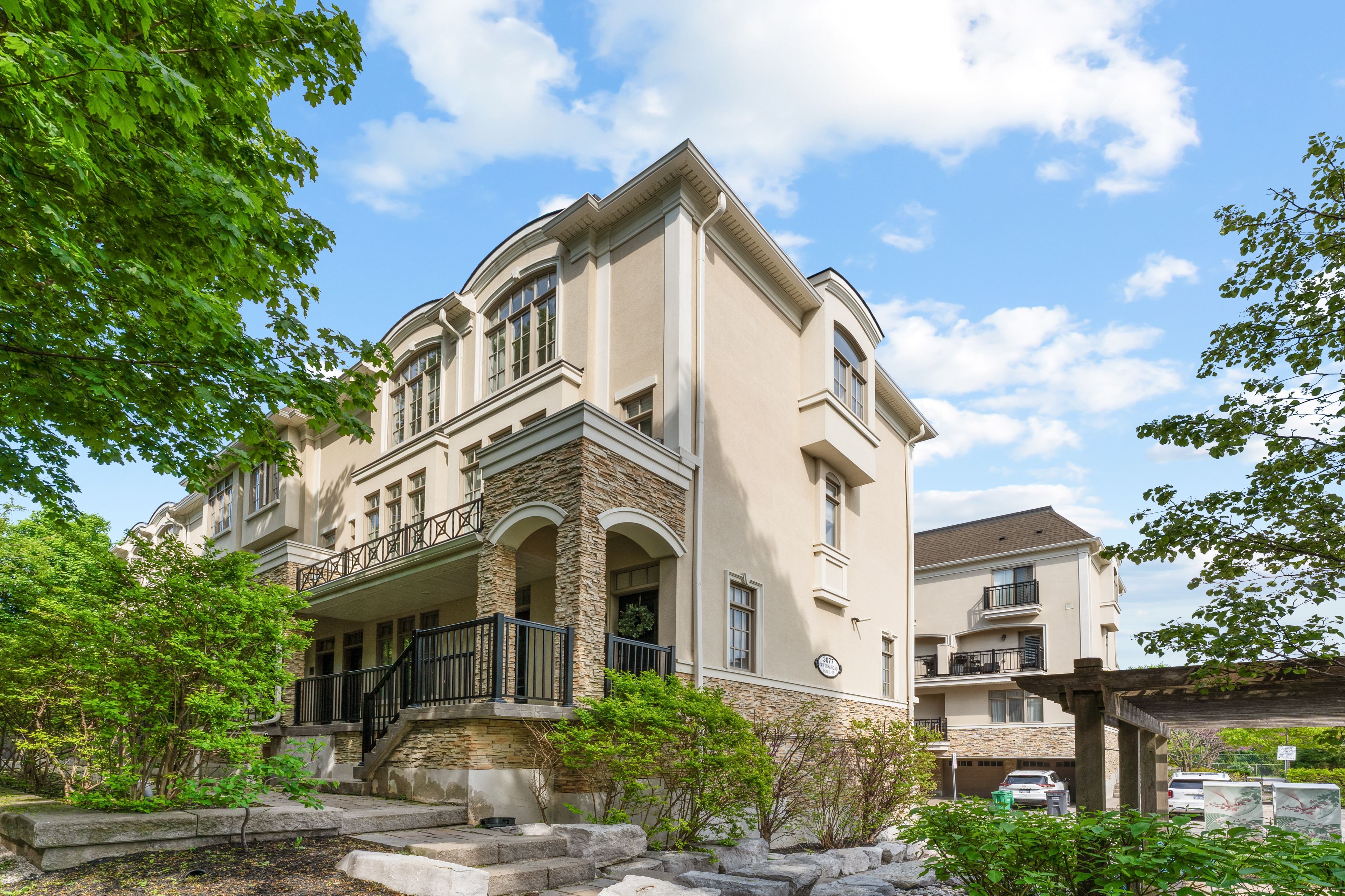 3077 Cawthra Road 18, Mississauga, On L5a 2x4