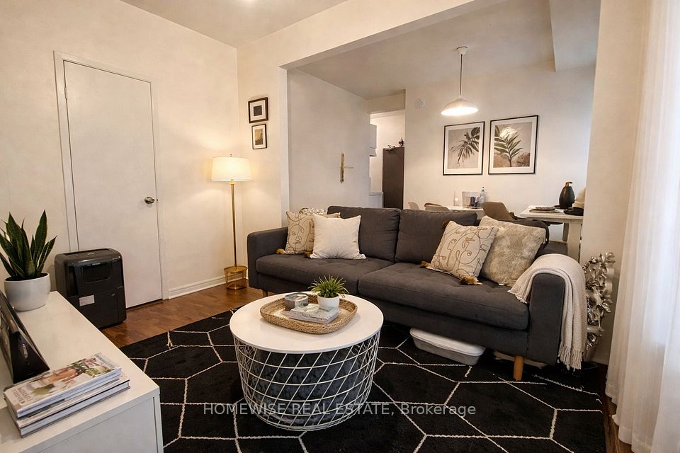 1 Triller Avenue 102, Toronto, On M6k 3b7