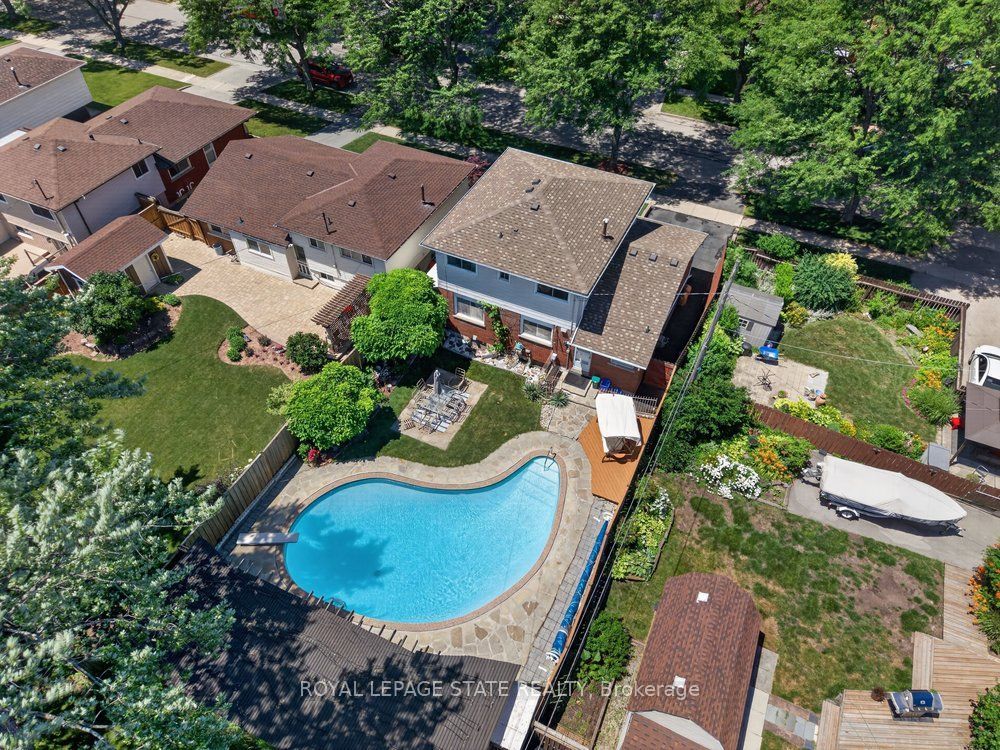 2440 Cyprus Avenue, Burlington, On L7p 1g6