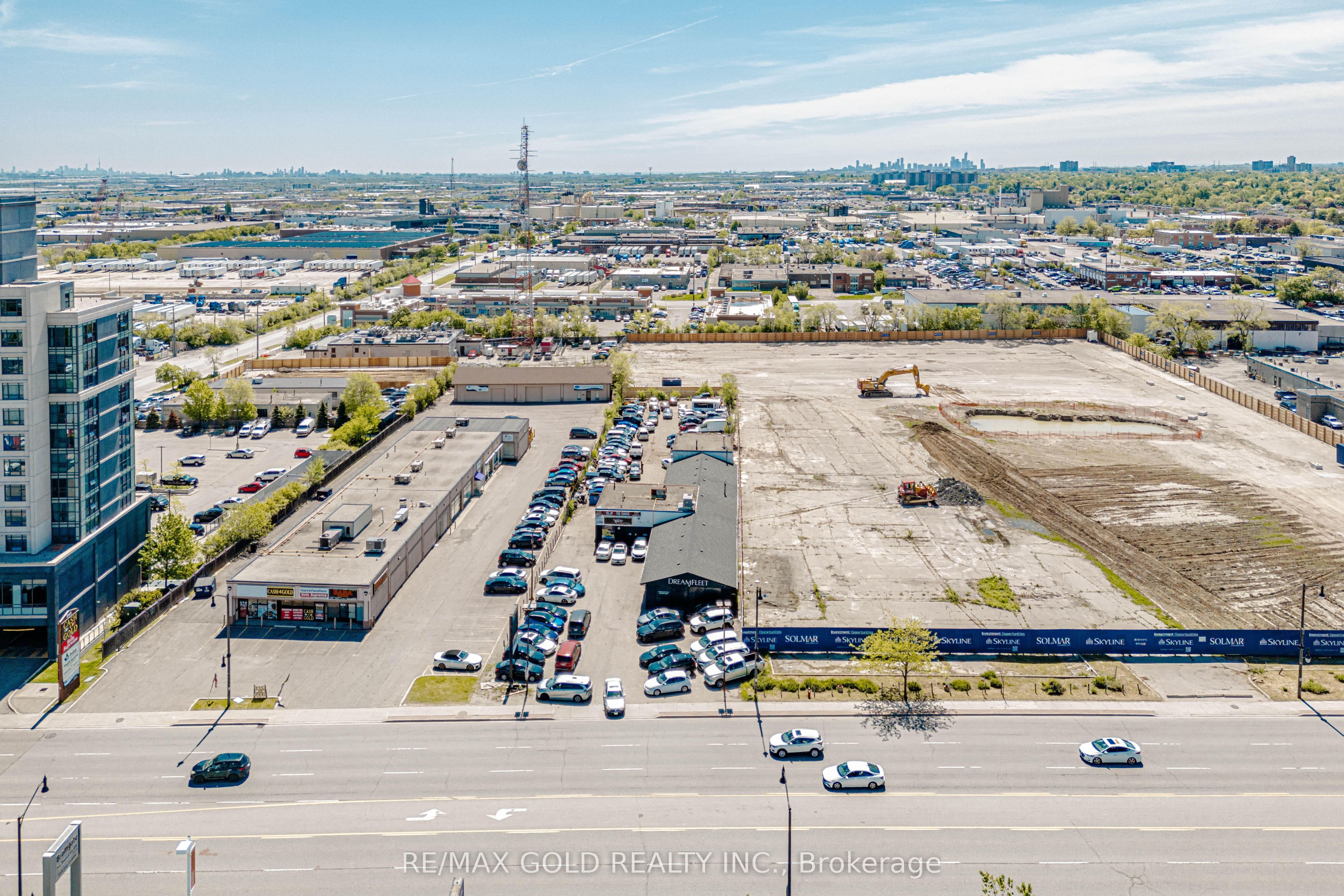 243 Queen Street E F1, Brampton, On L6w 2b5