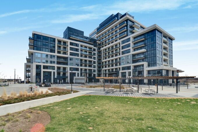 3200 William Coltson Avenue 318, Oakville, On L6h 7w8