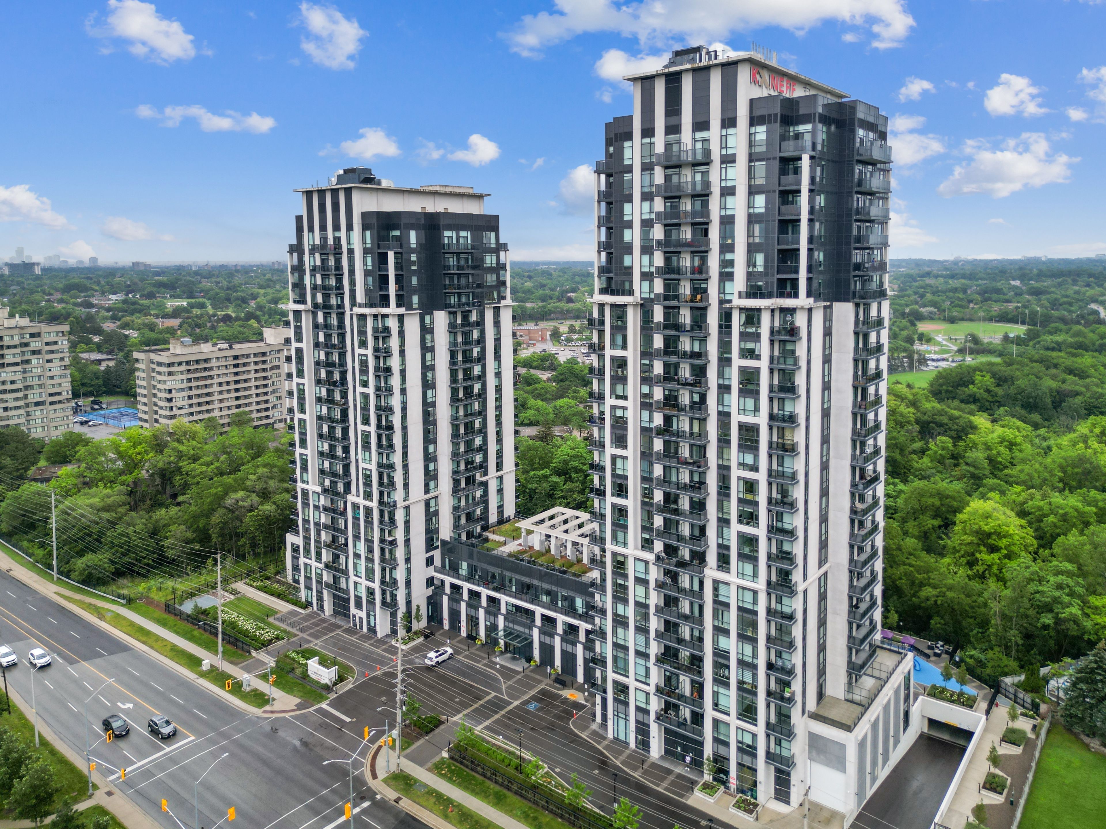 202 Burnhamthorpe Road E 1803, Mississauga, On L5a 4l4