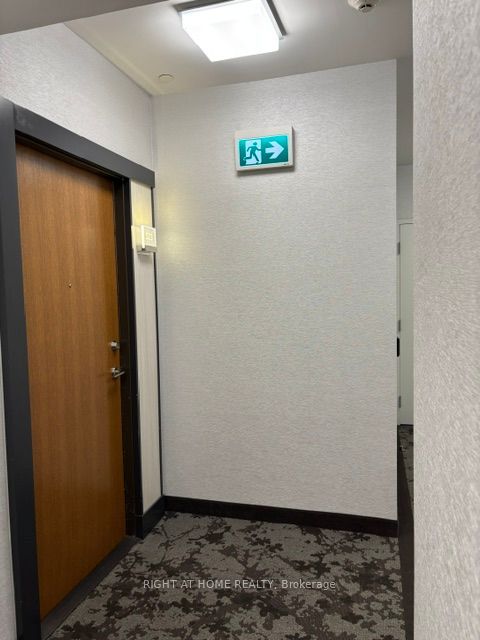 30 Shore Breeze Drive 523, Toronto, On M8v 0j1