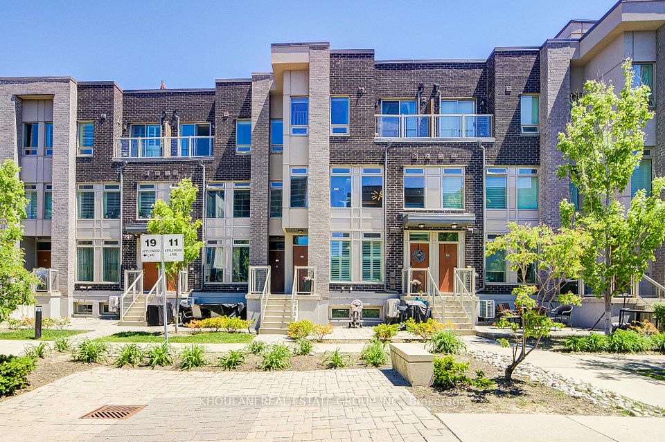 11 Applewood Lane 240, Toronto, On M9c 0c1