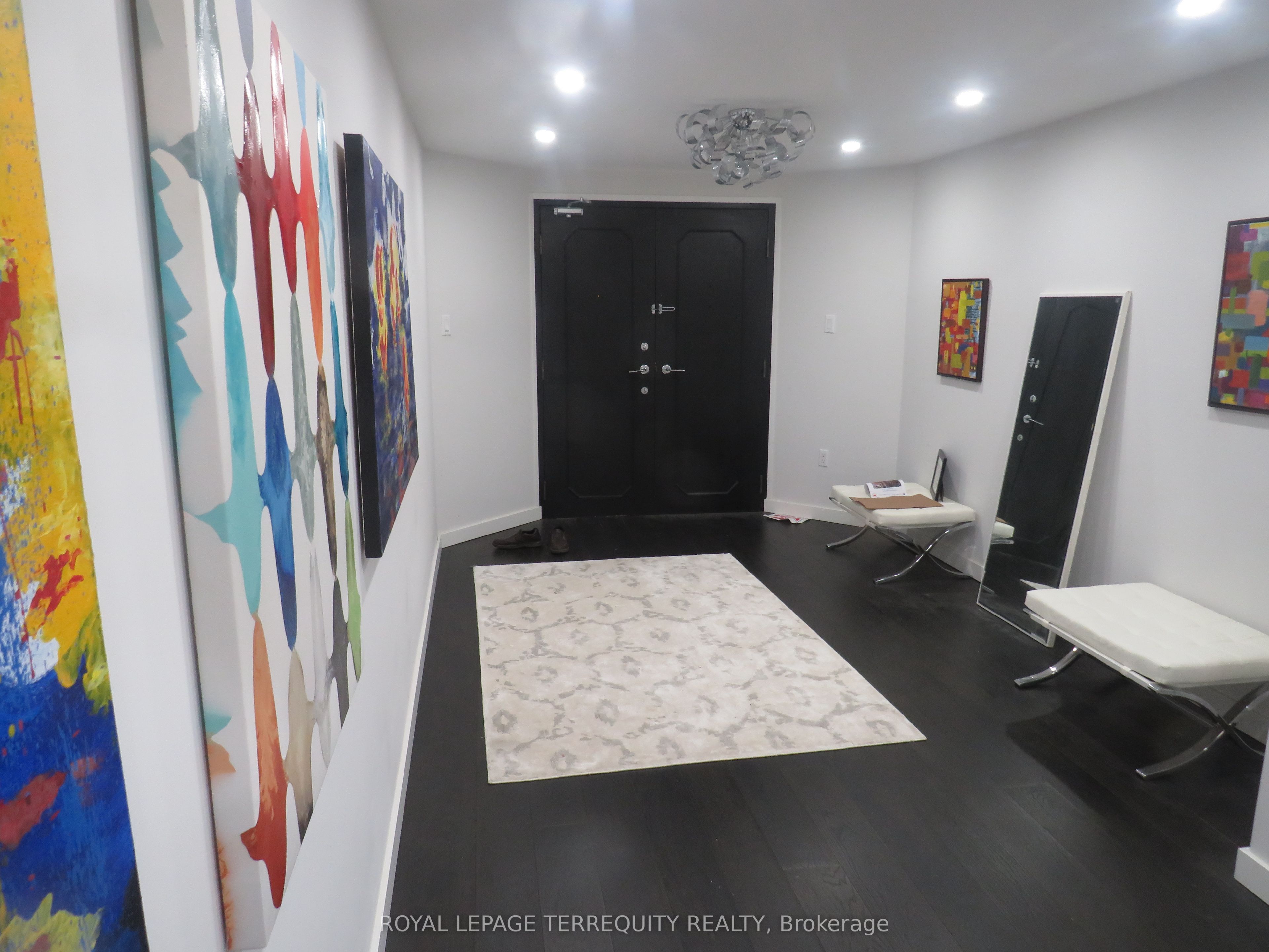2045 Lake Shore Boulevard W 3305, Toronto, On M8v 2z6