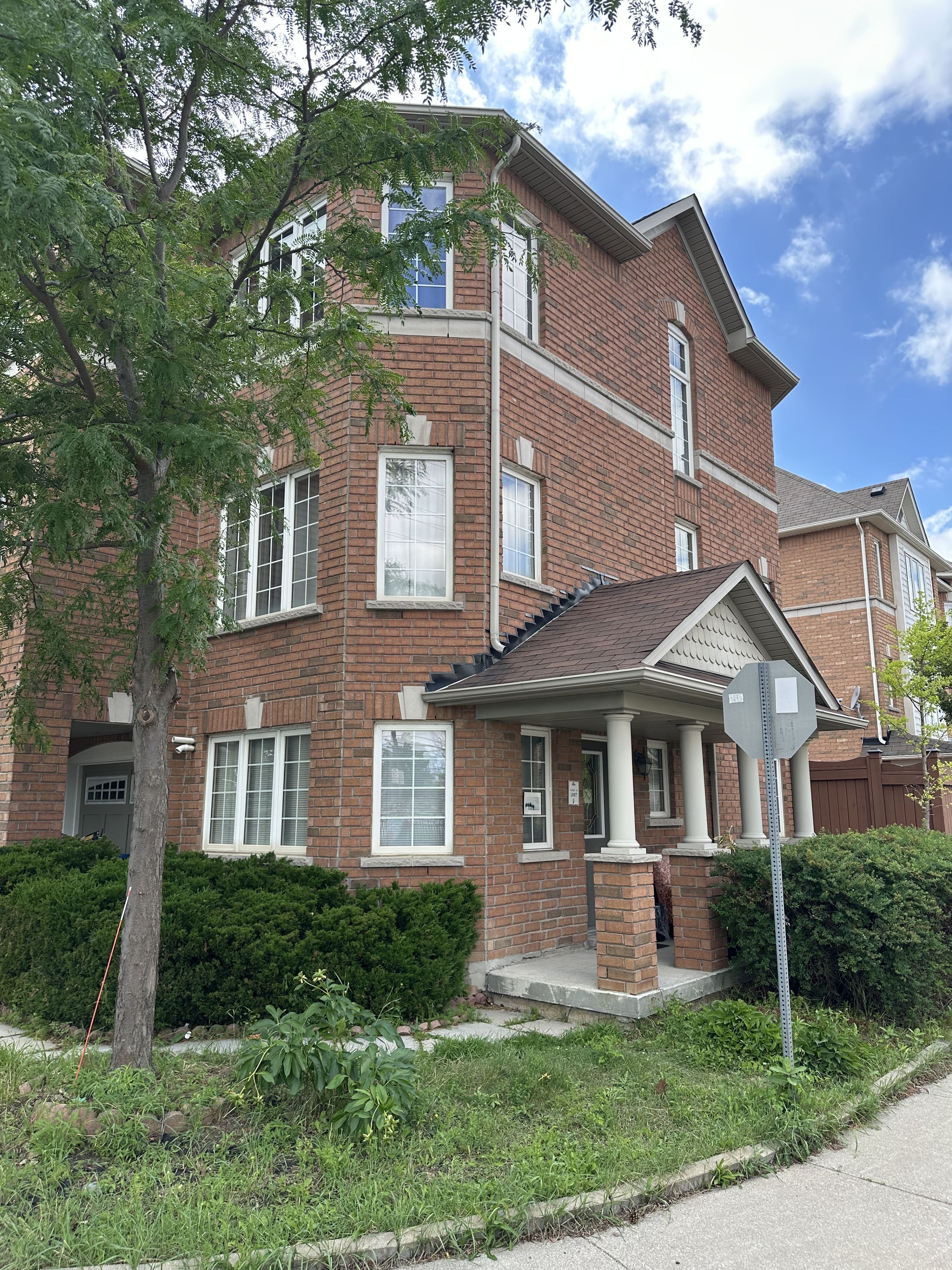 29 October Place 1a, Brampton, On L6y 0r6