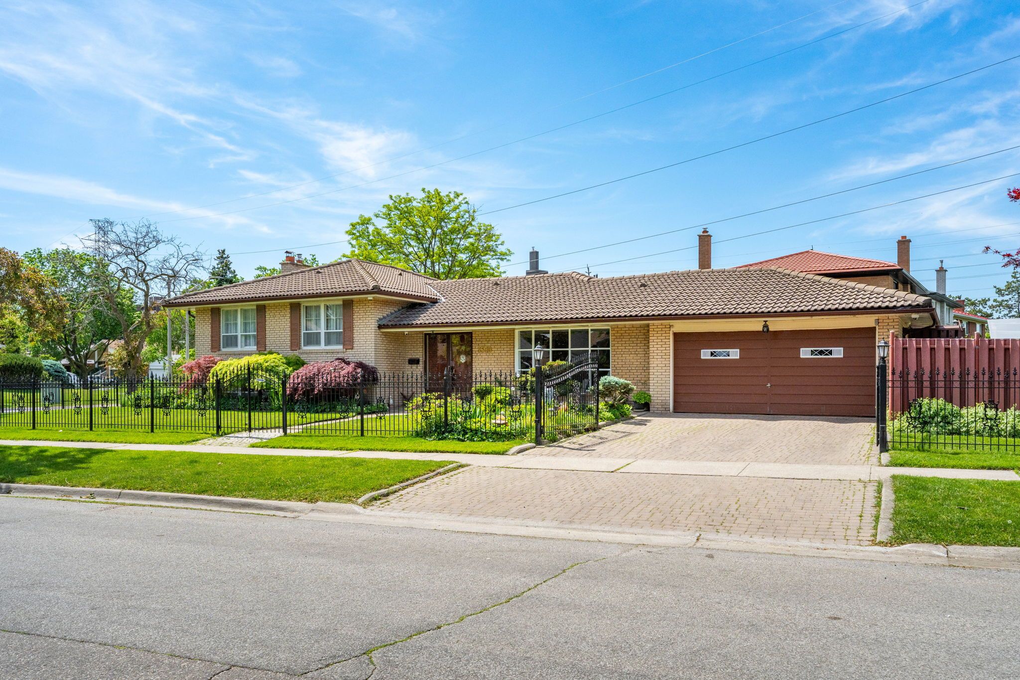 3500 Silverplains Drive, Mississauga, On L4x 2p4