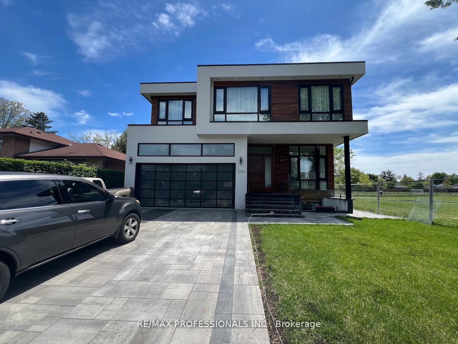 2206 Utley Road, Mississauga, On L5j 1x1