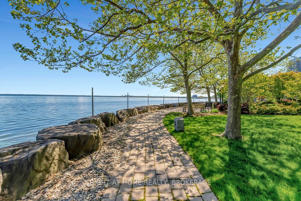 2190 Lakeshore Road 802, Burlington, On L7r 4k1