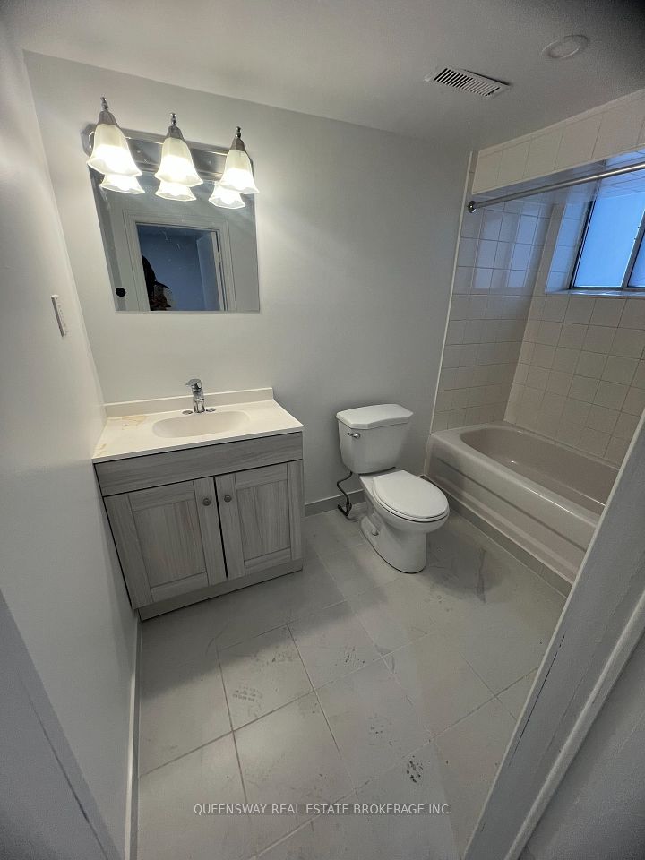 1389 Lansdowne Avenue, Toronto, On M6h 3z9