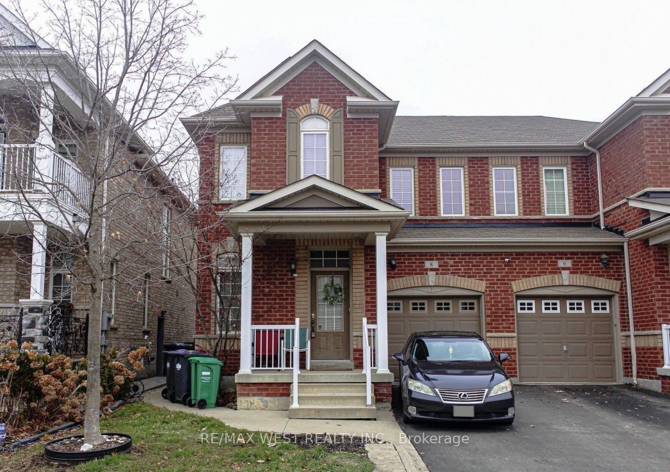 8 Callalily Road, Brampton, On L7a 0m1