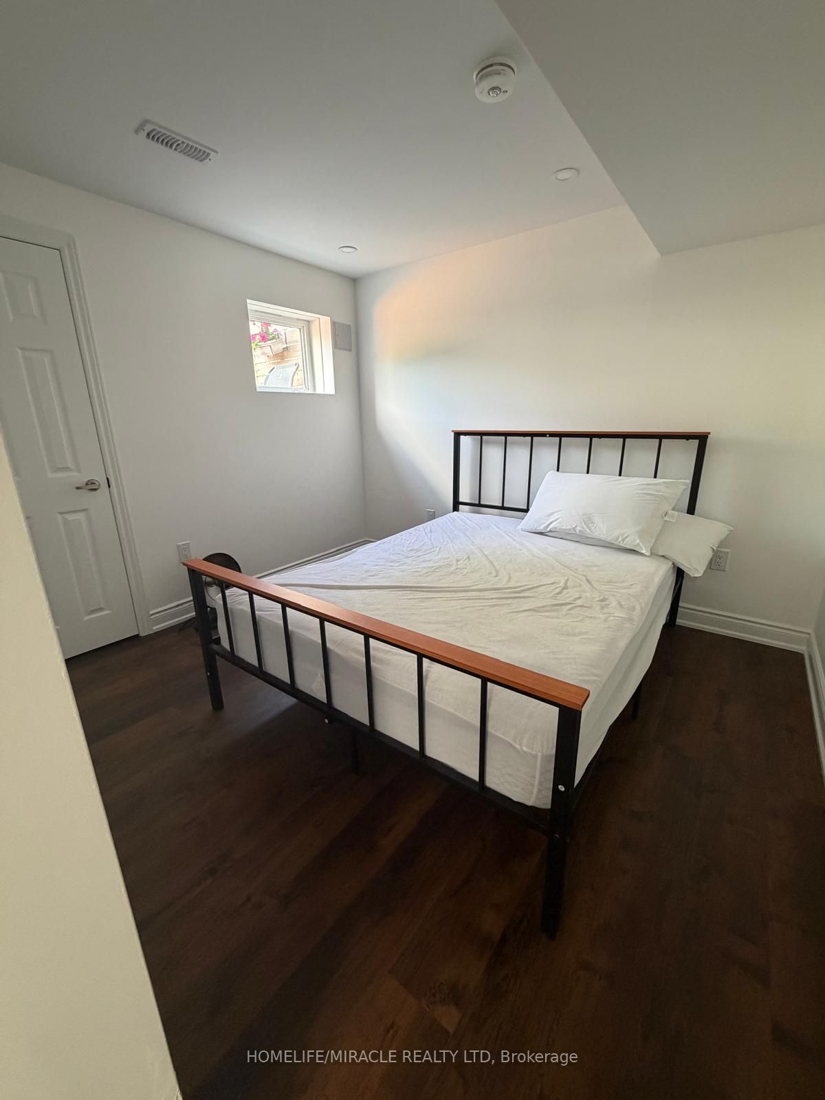 28 Meadowglen Boulevard, Halton Hills, On L7g 0b7