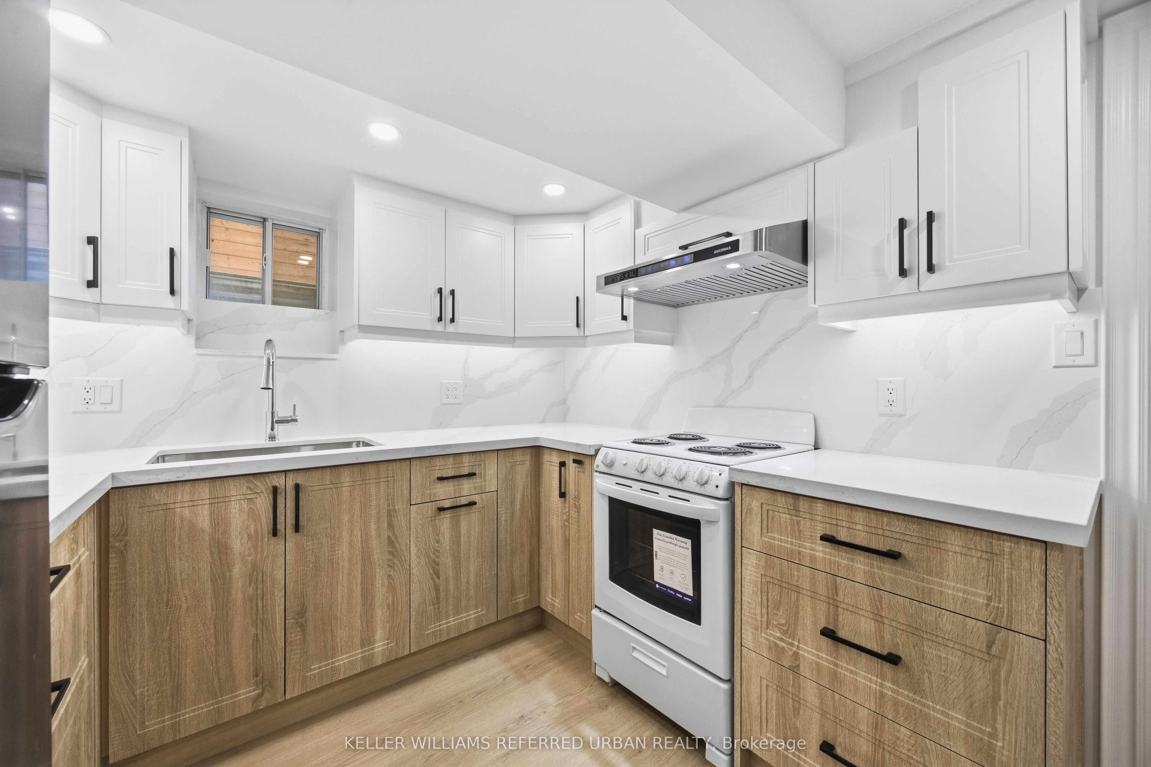 54 Gwynne Avenue Basement, Toronto, On M6k 2c4