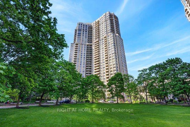 35 Kingsbridge Garden Circle 601, Mississauga, On L5r 3z5