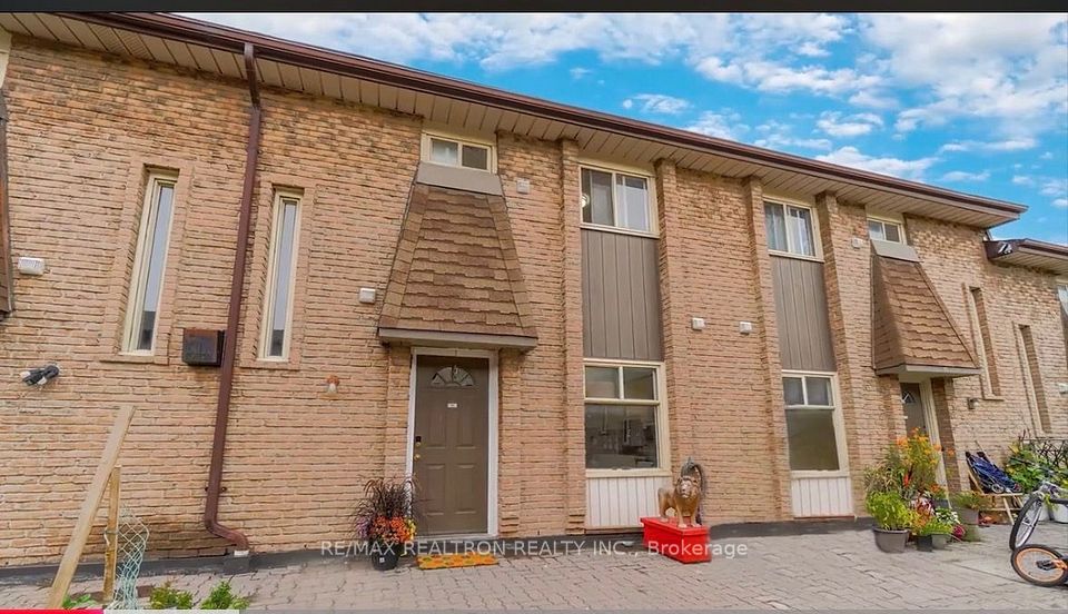 28 Rexdale Boulevard 16, Toronto, On M9w 5z3