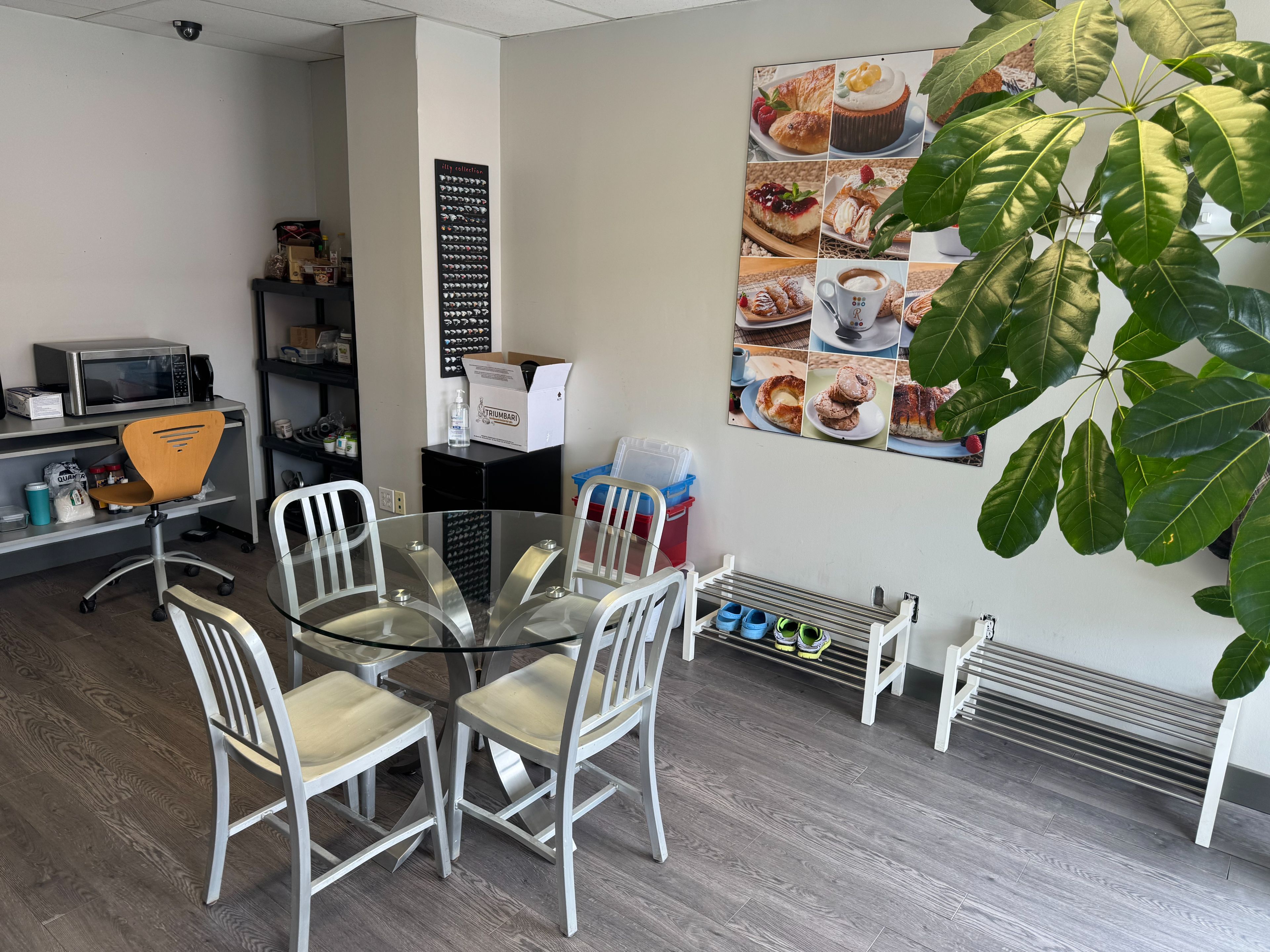 329 Evans Avenue, Toronto, On M8z 1k2
