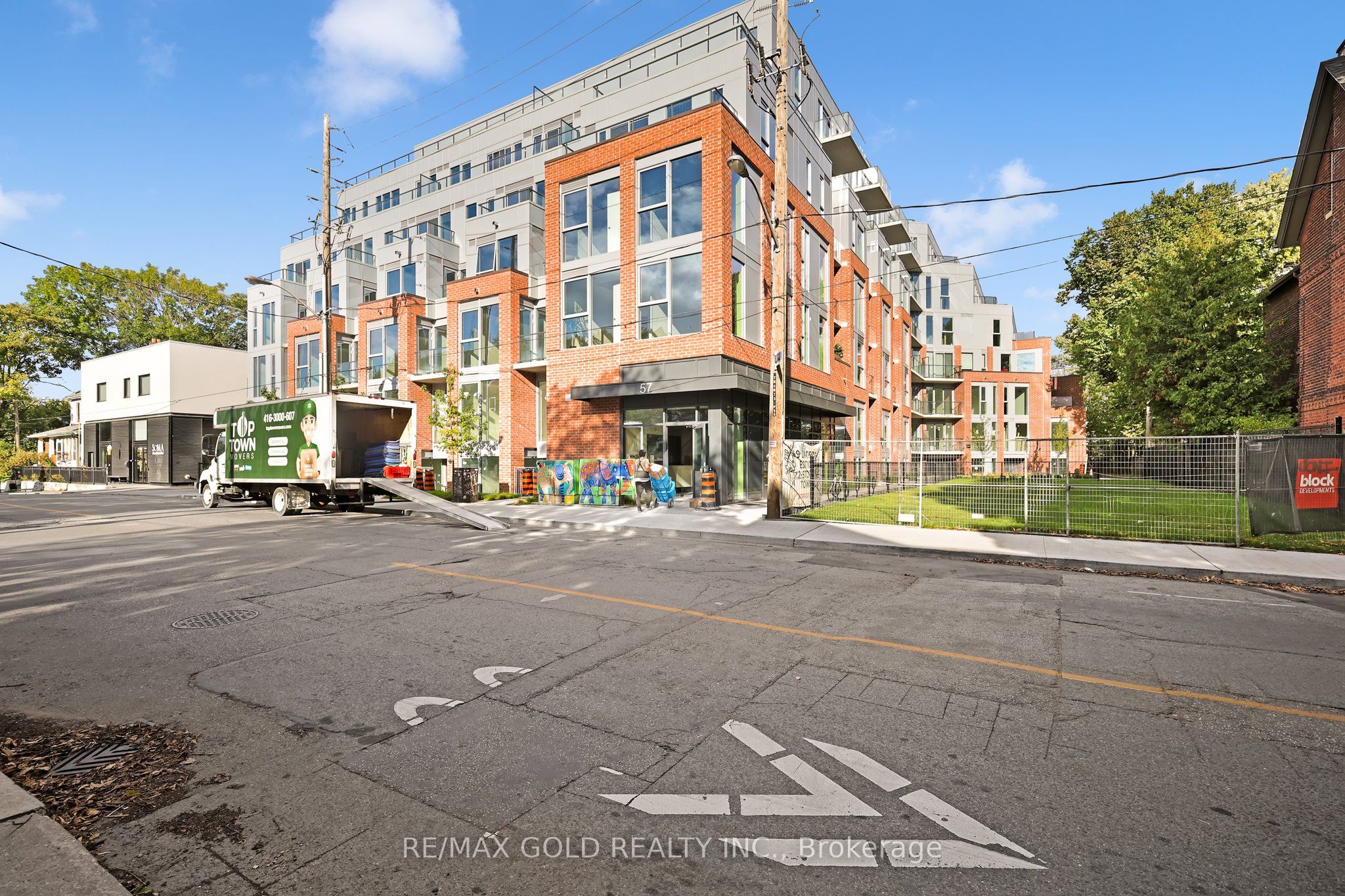 57 Brock Avenue 211, Toronto, On M3h 3n2