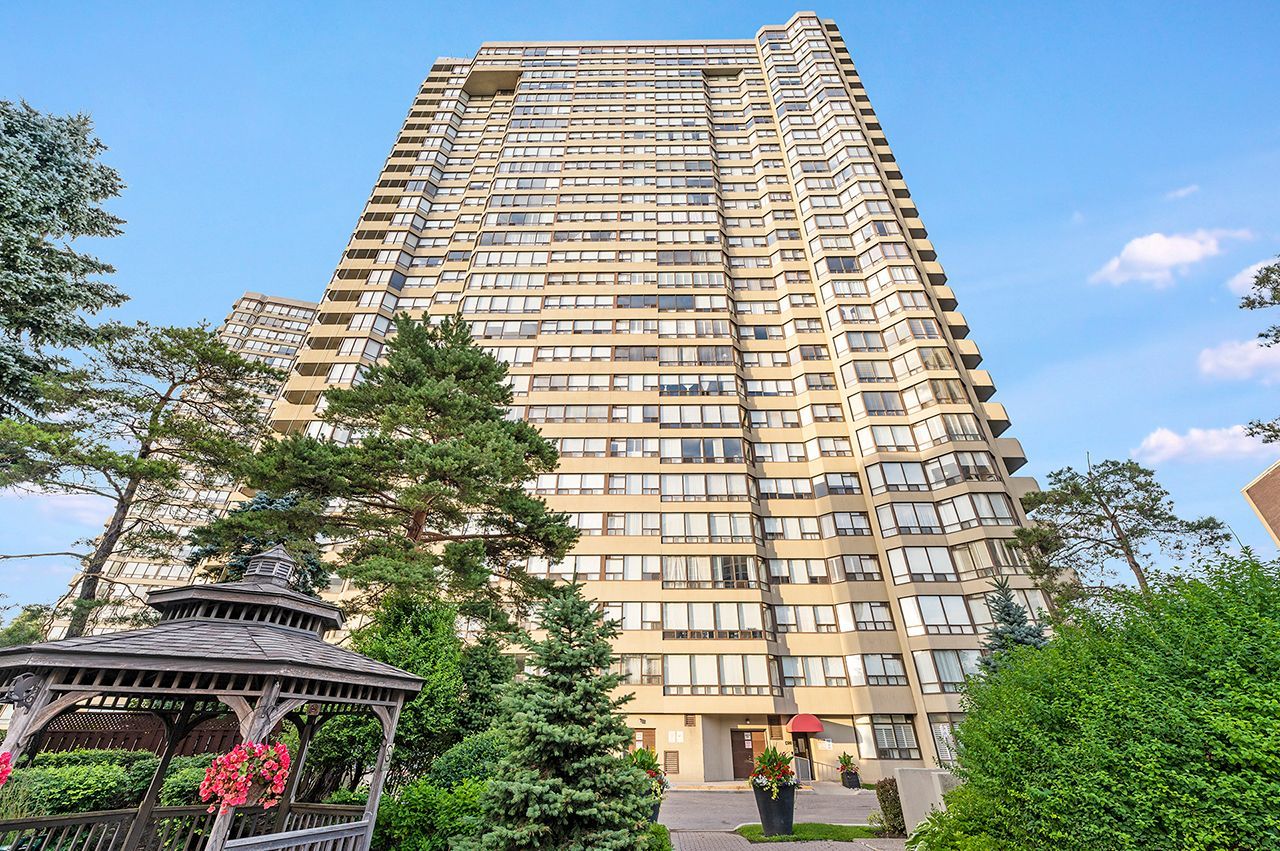 1300 Islington Avenue 2208, Toronto, On M9a 5c4