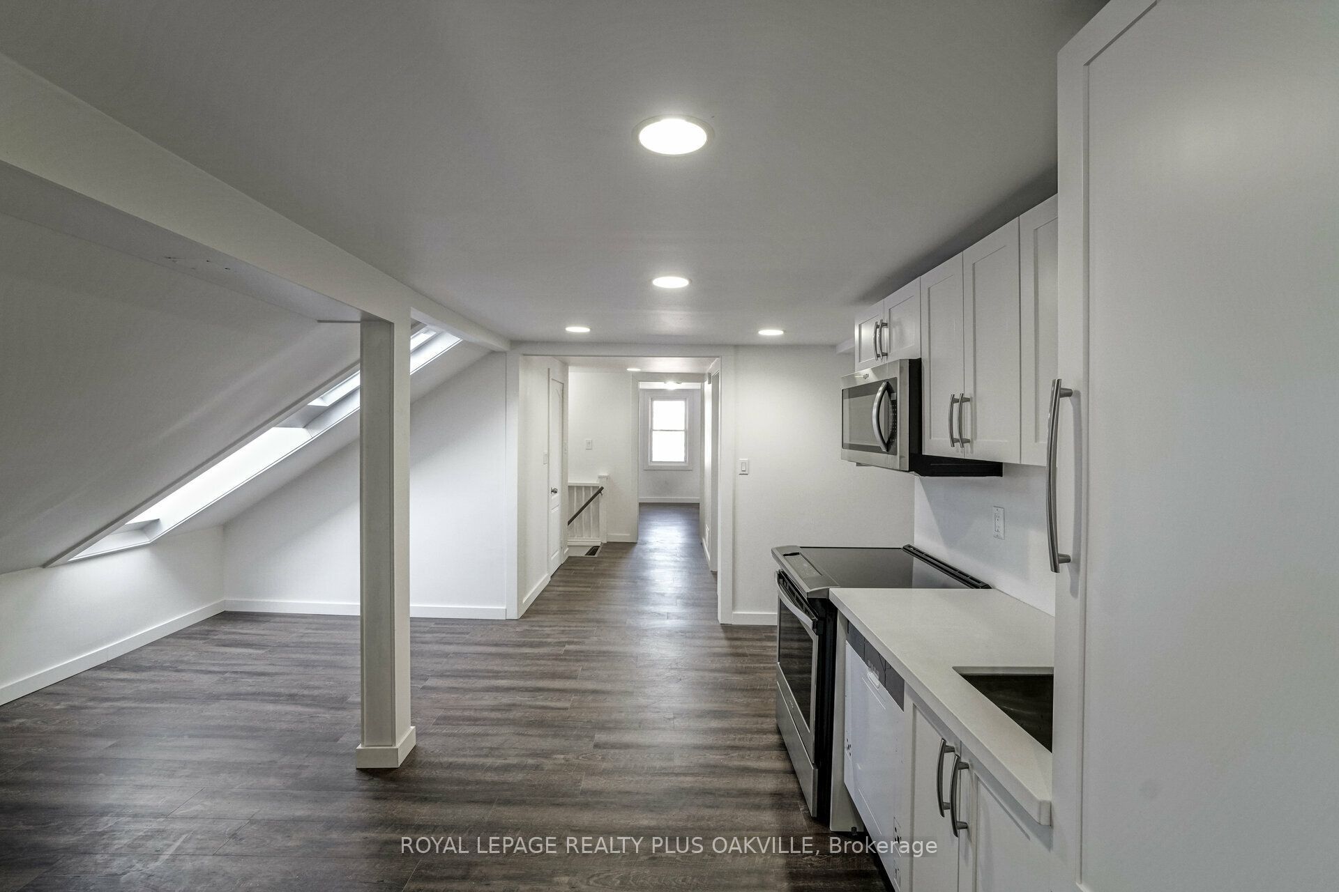 564 Lyons Lane 2, Oakville, On L6j 2y1