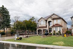99 Fairview Road W, Mississauga, On L5b 1k7
