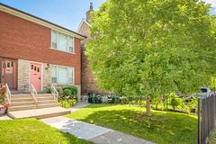 85 Greenlaw Avenue, Toronto, On M6h 3v8