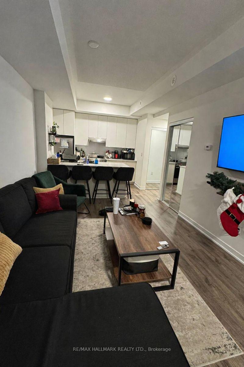 140 Canon Jackson Drive 111, Toronto, On M6m 0b9