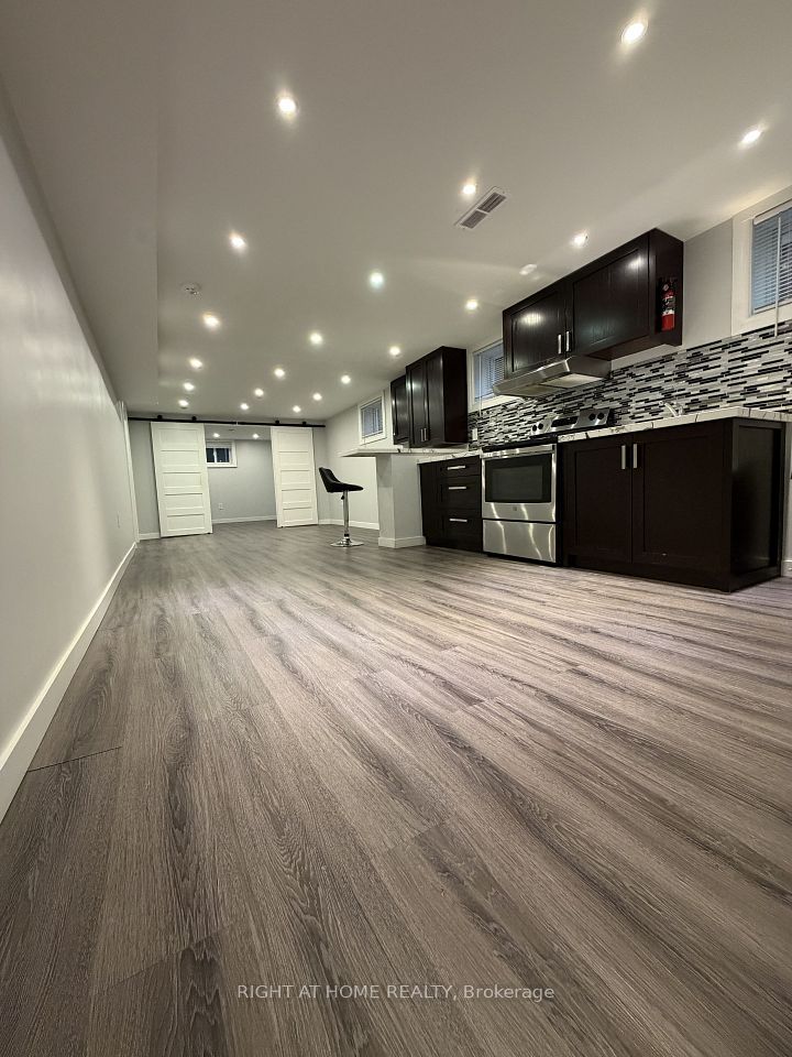 2238 Delkus Crescent Bsmt., Mississauga, On L5a 1k7