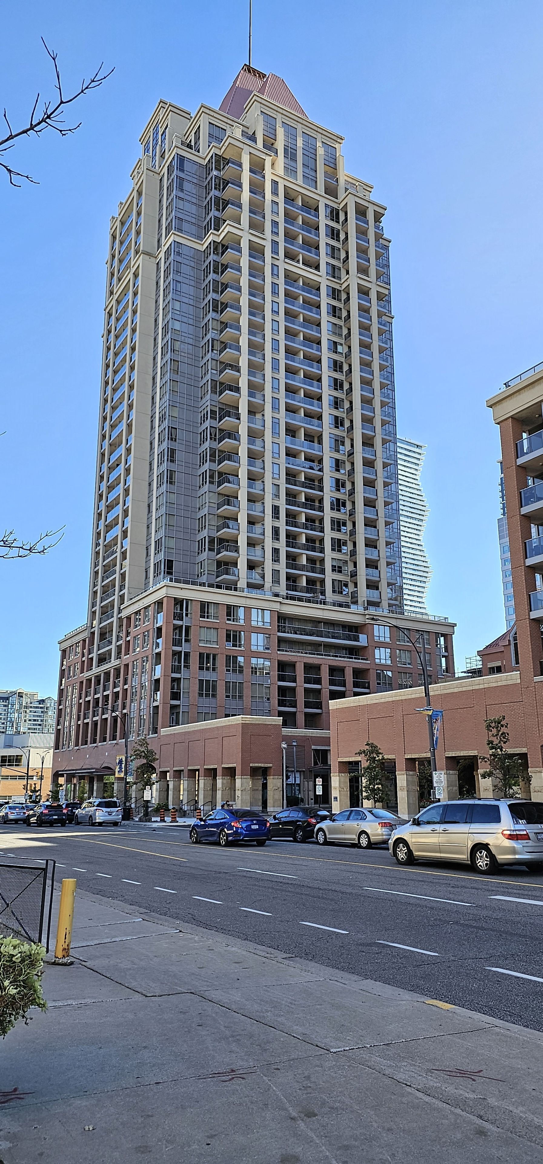 4080 Living Arts Drive 2303, Mississauga, On L5b 4n3