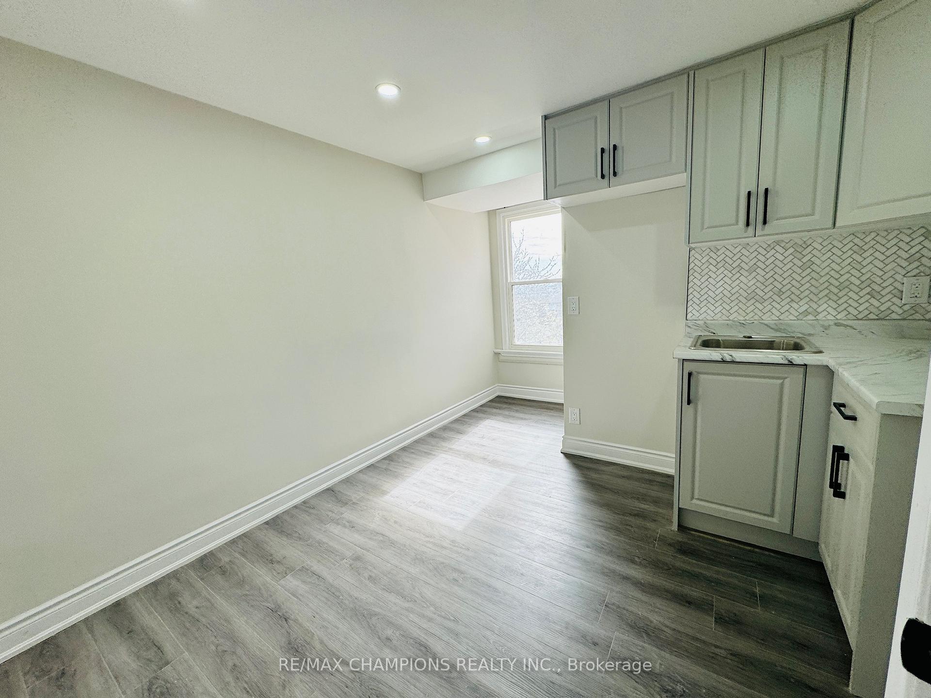 196 Caledonia Road 2nd Flr, Toronto, On M6e 4s7