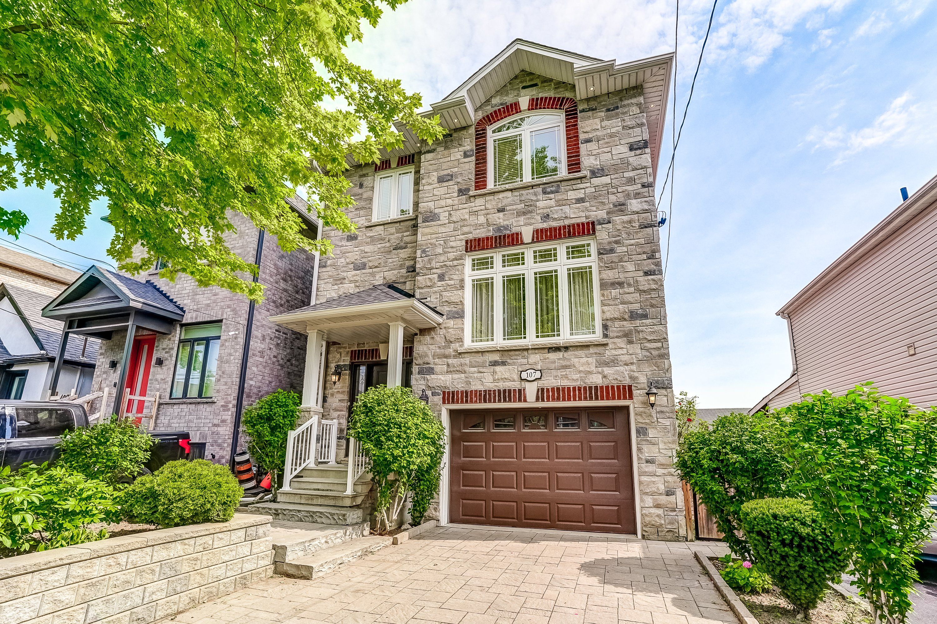 107 Brownville Avenue, Toronto, On M6n 4l2