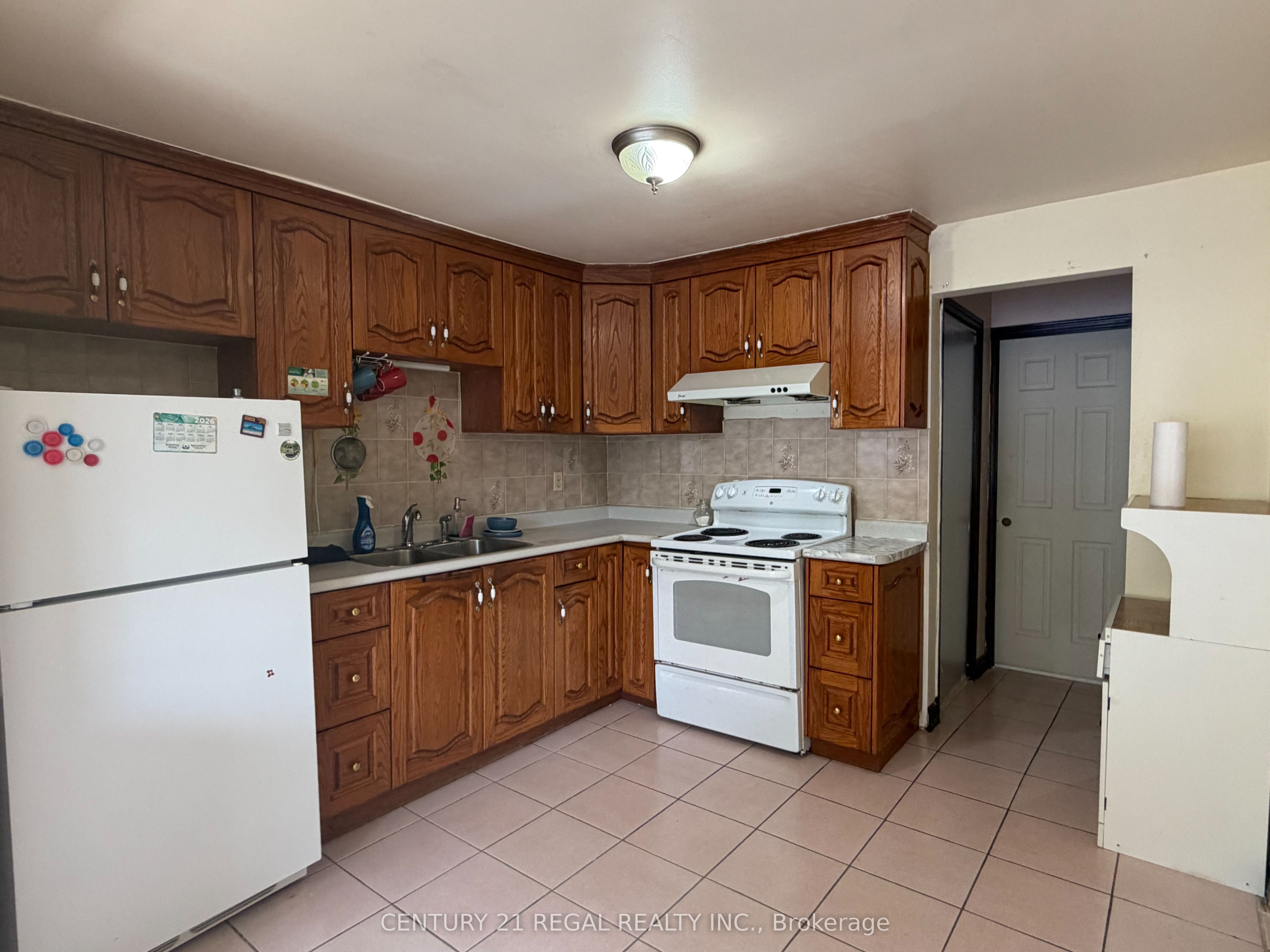 690 Jane Street, Toronto, On M6n 4a8