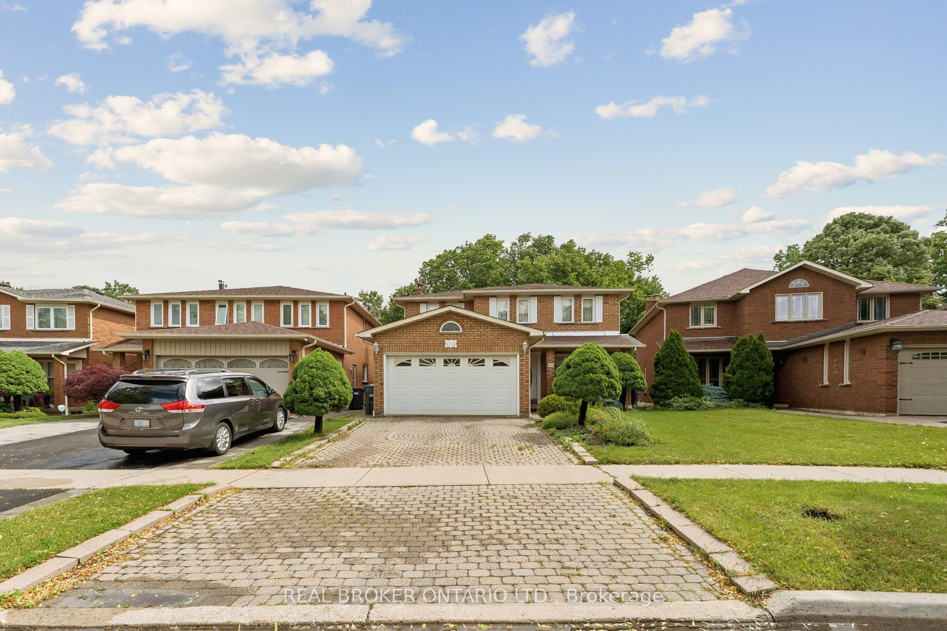 102 Coronation Circle, Brampton, On L6z 4a7